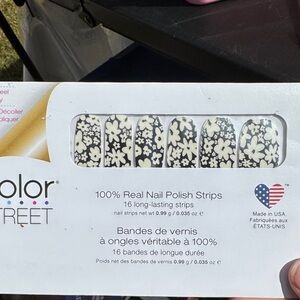 Color Street Black and White Floral Nail Strips Wild Flower